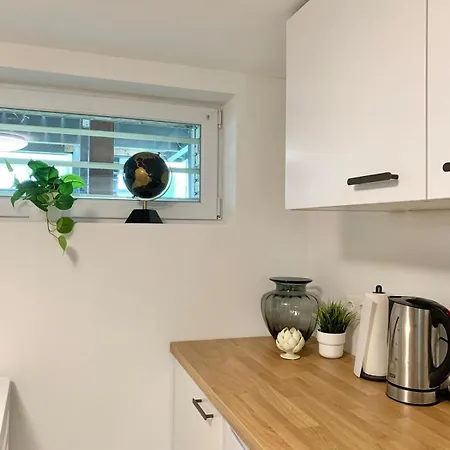 Apartment Haus House Near Fair Exhibition Messe Very Close 9 Min Walking *