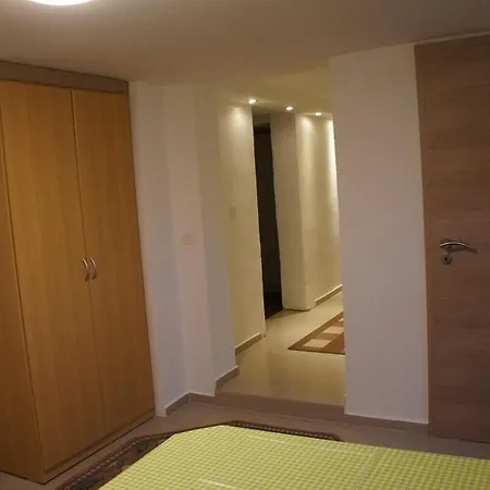 Apartment Haus House Near Fair Exhibition Messe Very Close 9 Min Walking